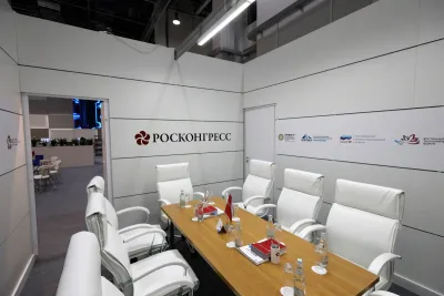 Выставочный стенд Гостиная Росконгресса на выставке Российский инвестиционный форум, Сочи, 2017 — фото 8