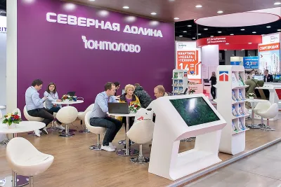 Выставочный стенд Главстрой на выставке Ярмарка Недвижимости. Осень, Санкт-Петербург, 2018 — фото 7