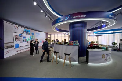 Выставочный стенд OZON Точка Юниор на выставке ПМЭФ 2024, Санкт-Петербург, 2024 — фото 3