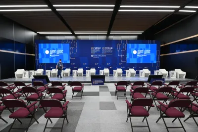 Выставочный стенд Подиумы деловых зон на выставке ПМЭФ - 2022, Санкт-Петербург, 2022 — фото 4