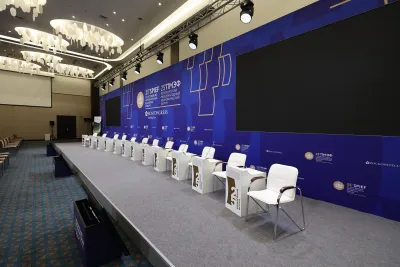 Выставочный стенд Подиумы деловых зон на выставке ПМЭФ - 2022, Санкт-Петербург, 2022 — фото 6