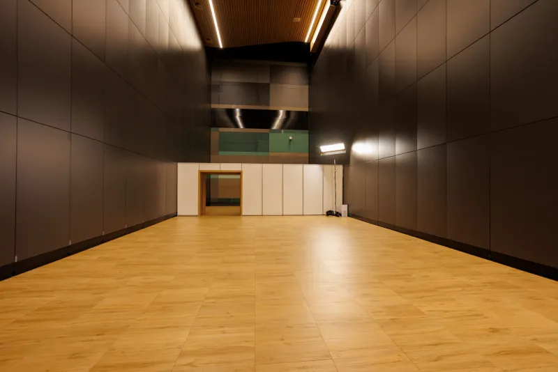 Выставочный стенд Зона ожидания перед пленарным залом на выставке ПМЭФ - 2023, Санкт-Петербург, 2023 — фото 1