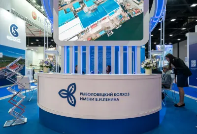 Выставочный стенд Рыболовецкий колхоз имени В.И. Ленина на выставке Seafood Expo Russia 2022, Санкт-Петербург, 2022 — фото 2
