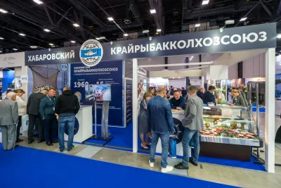 Выставочный стенд Рыболовецкий колхоз имени В.И. Ленина на выставке Seafood Expo Russia 2022, Санкт-Петербург, 2022 — фото 6